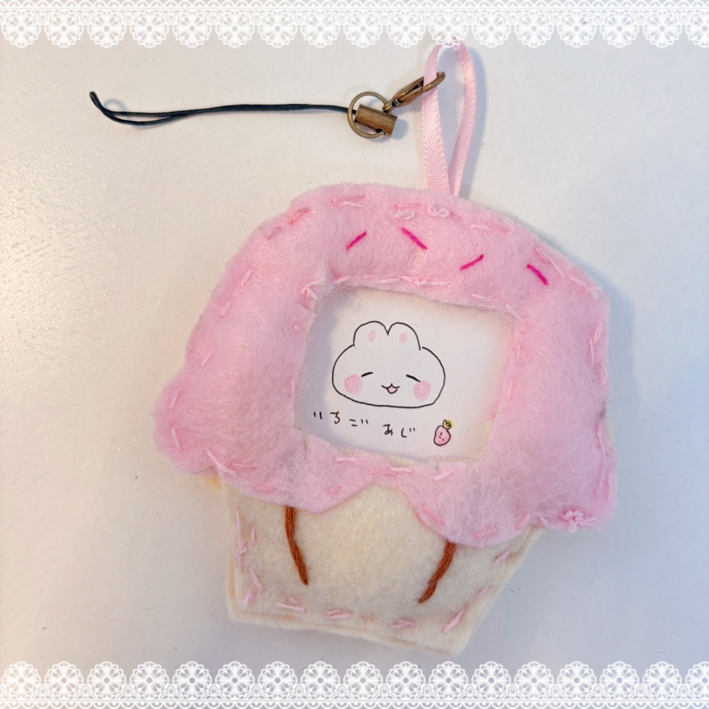 写真も入れれる🧁ケーキキーホルダー