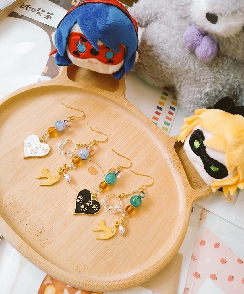 🐾白猫と黒猫のお散歩🐾