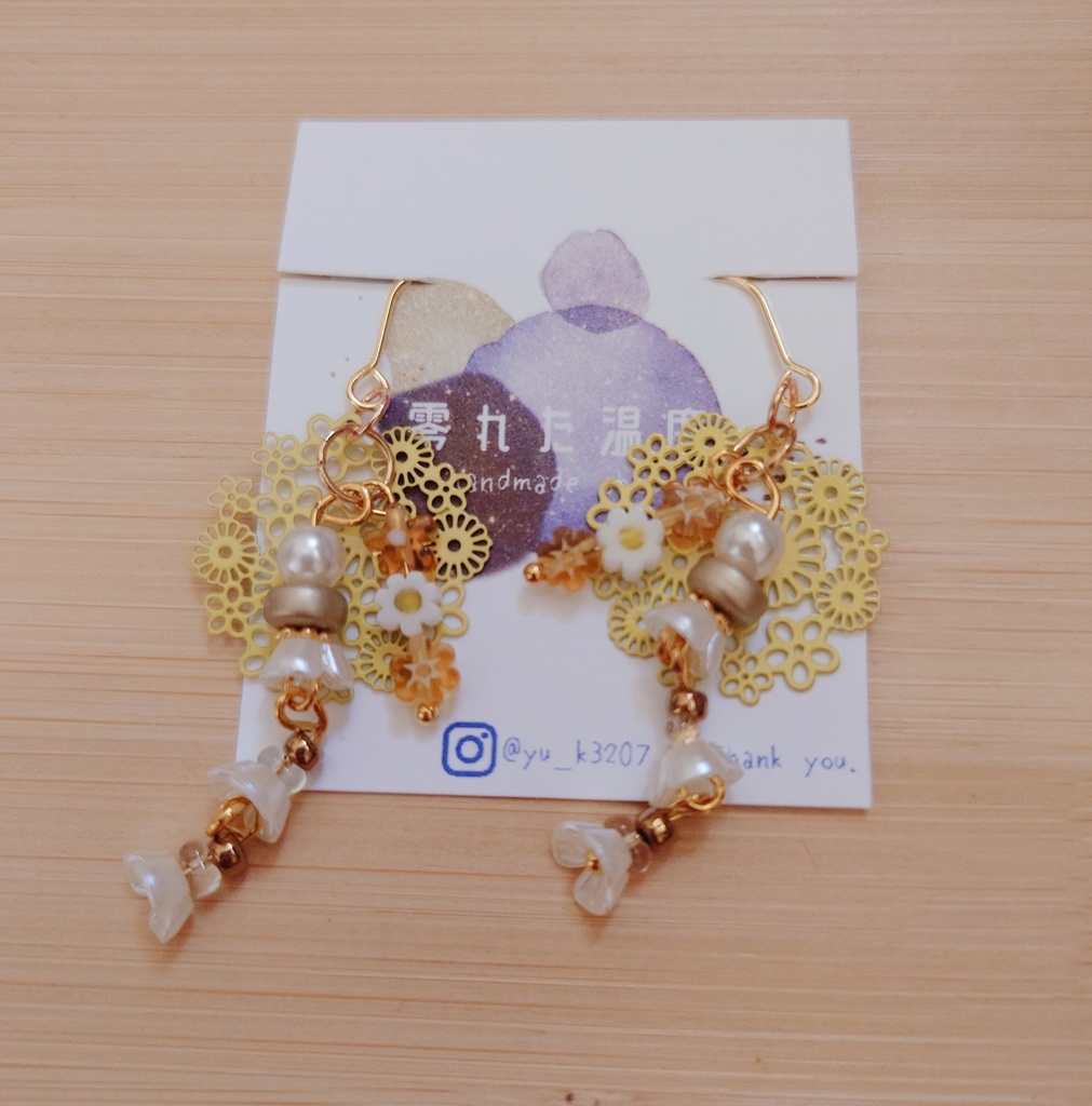 黄色の小花 ピアス