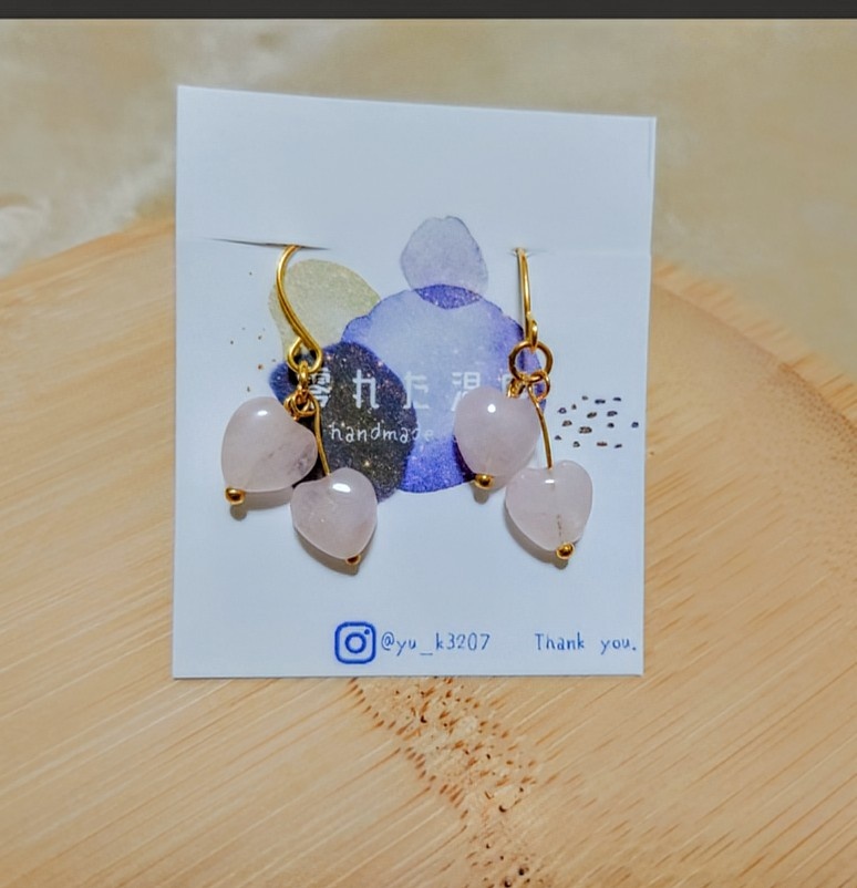 🩷 天然石のハートピアス 🩷