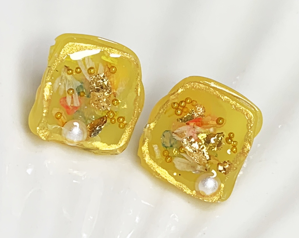 イエロー:花びらピアス(サークル・スクエア)
