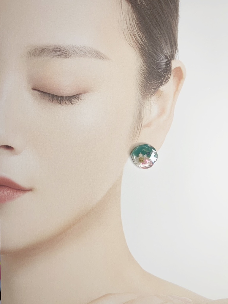 グリーン:クリアお花ピアス