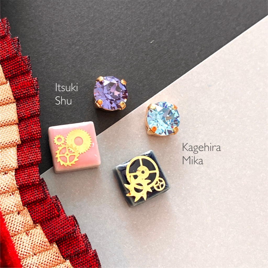 カラーリングタイルの耳飾り《COSMIC PRODUCTION》