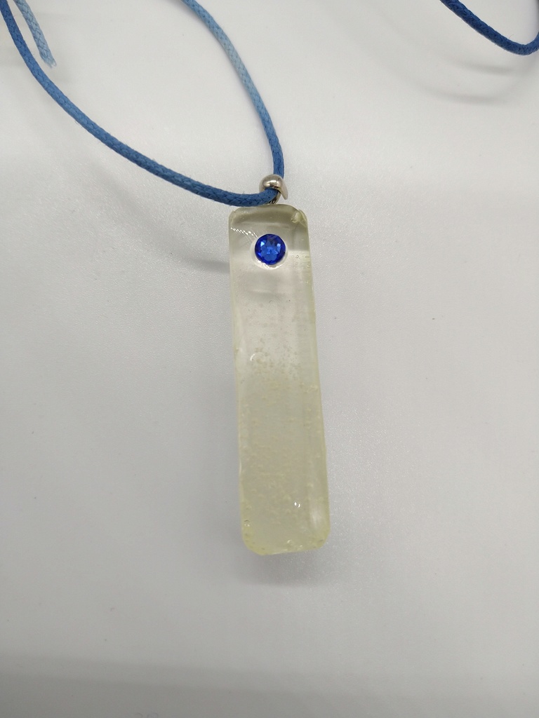 凍てつき輝く氷柱のペンダント(水色・青)