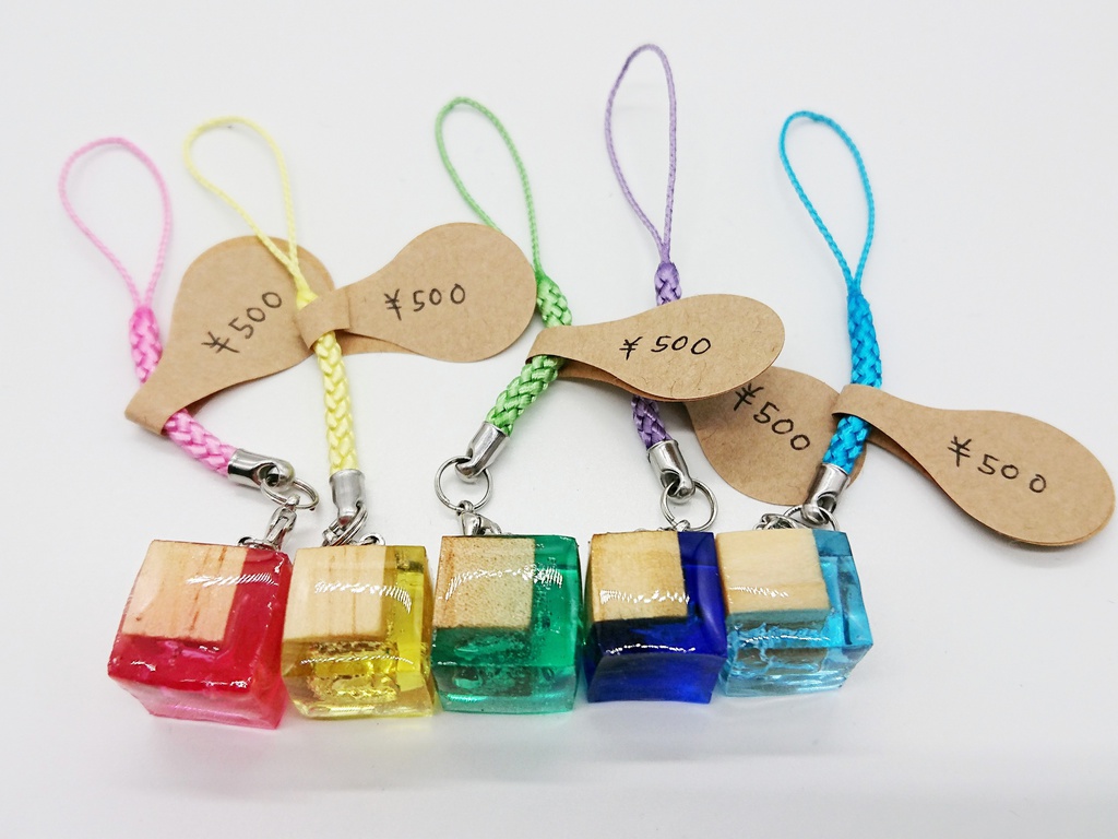 カラーウッドブロックのストラップ