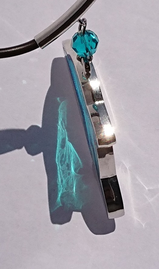 イルカのペンダント