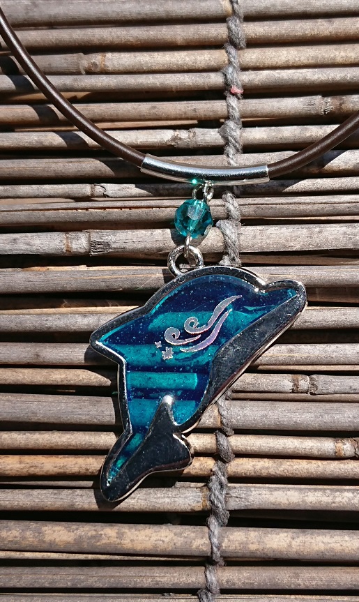 イルカのペンダント