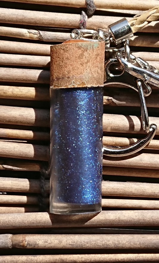 青色のサンプルレザーチェーン