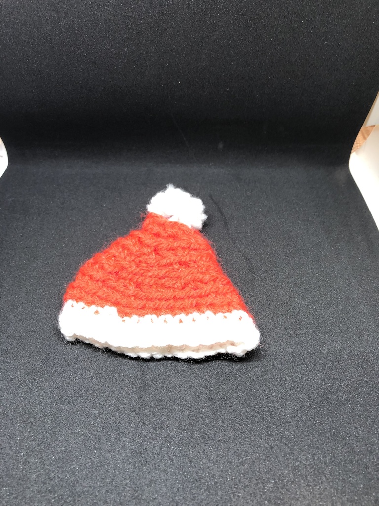ぬいぐるみ用　手編みニットキャップサンタ帽子　被り口約8cm