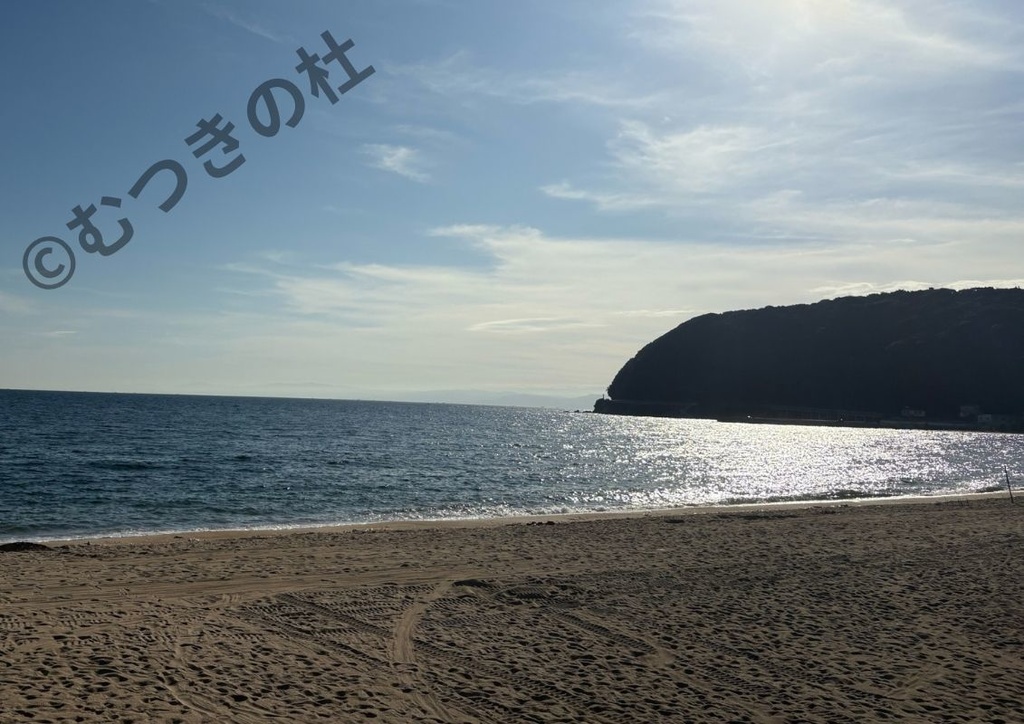 「穏やかな海辺の風景」2025年10月