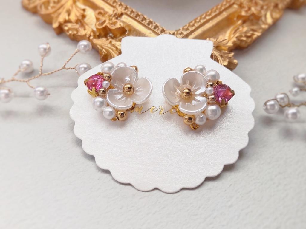 白い花のビジューピアス/ピンク(金具変更可)