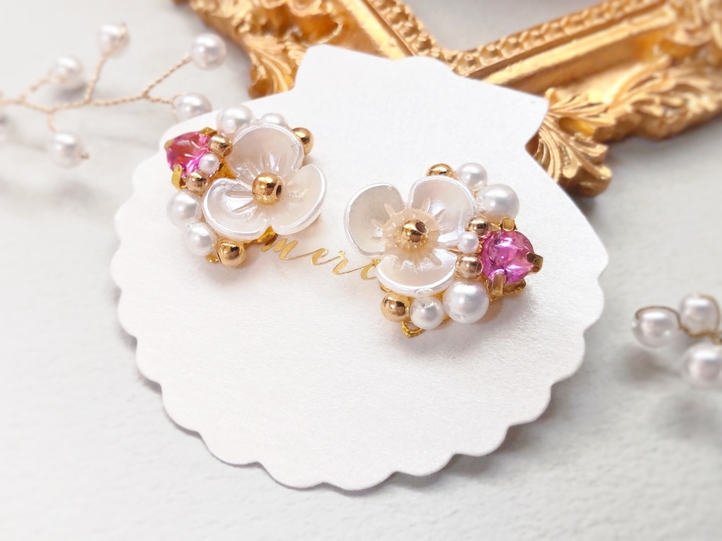 白い花のビジューピアス/ピンク(金具変更可)