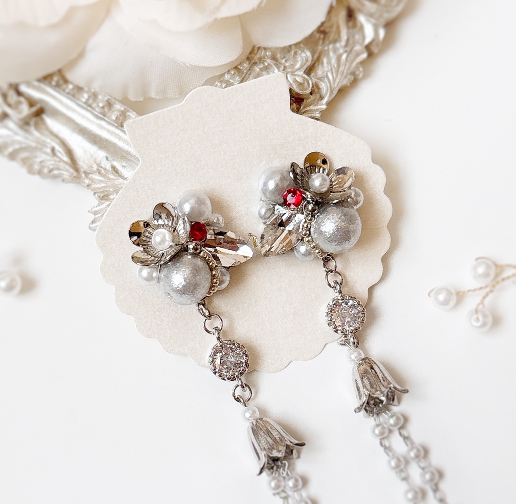 姫鶴一文字イメージピアス(金具変更可)