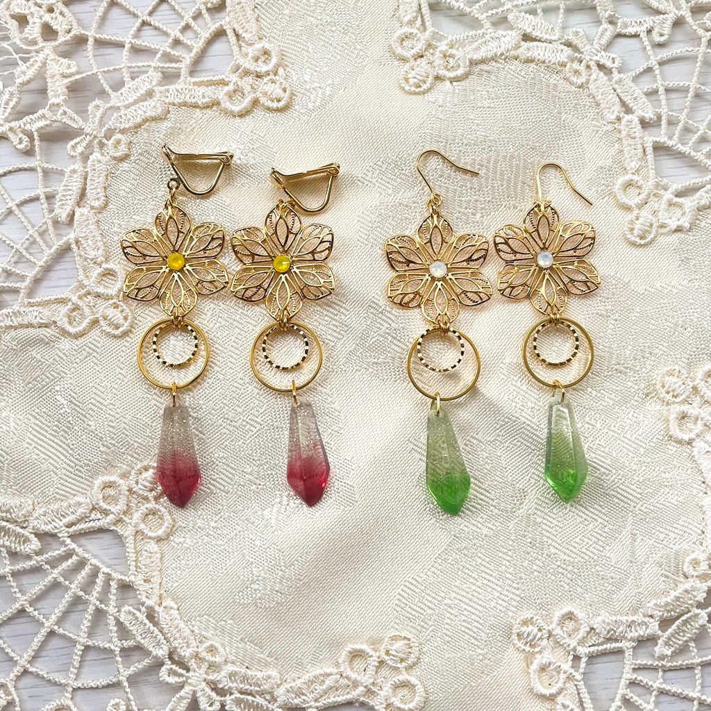 朧月の花の耳飾り