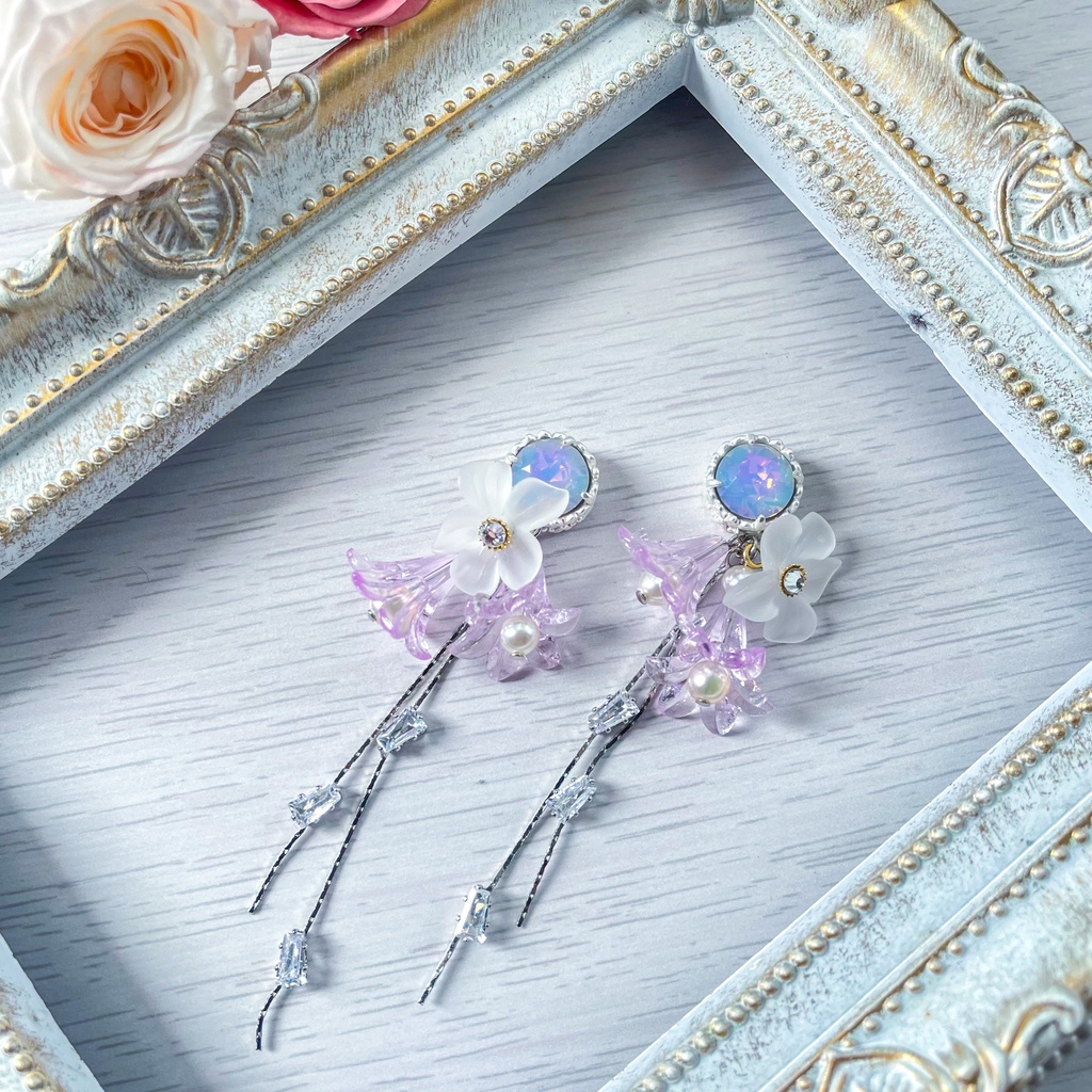 秘密の花庭ピアス