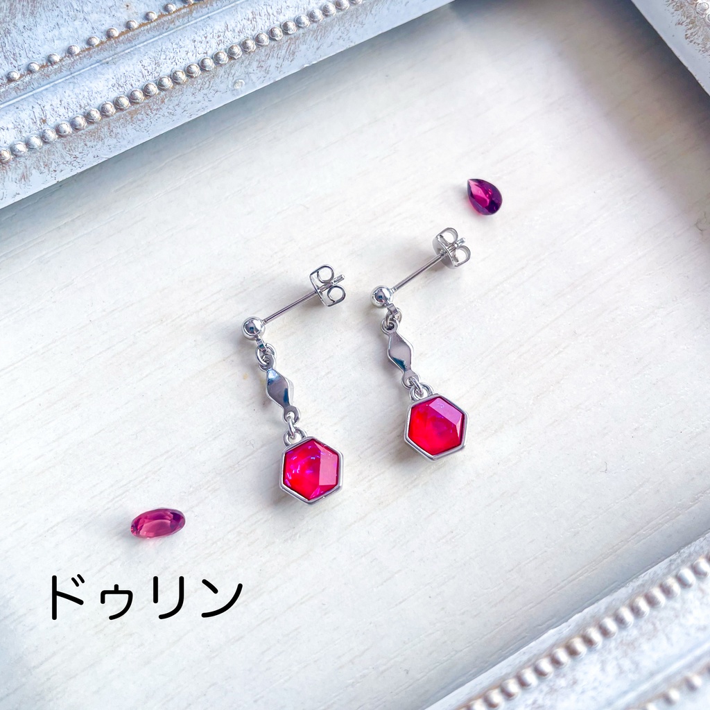 ちいさな宝石の耳飾り