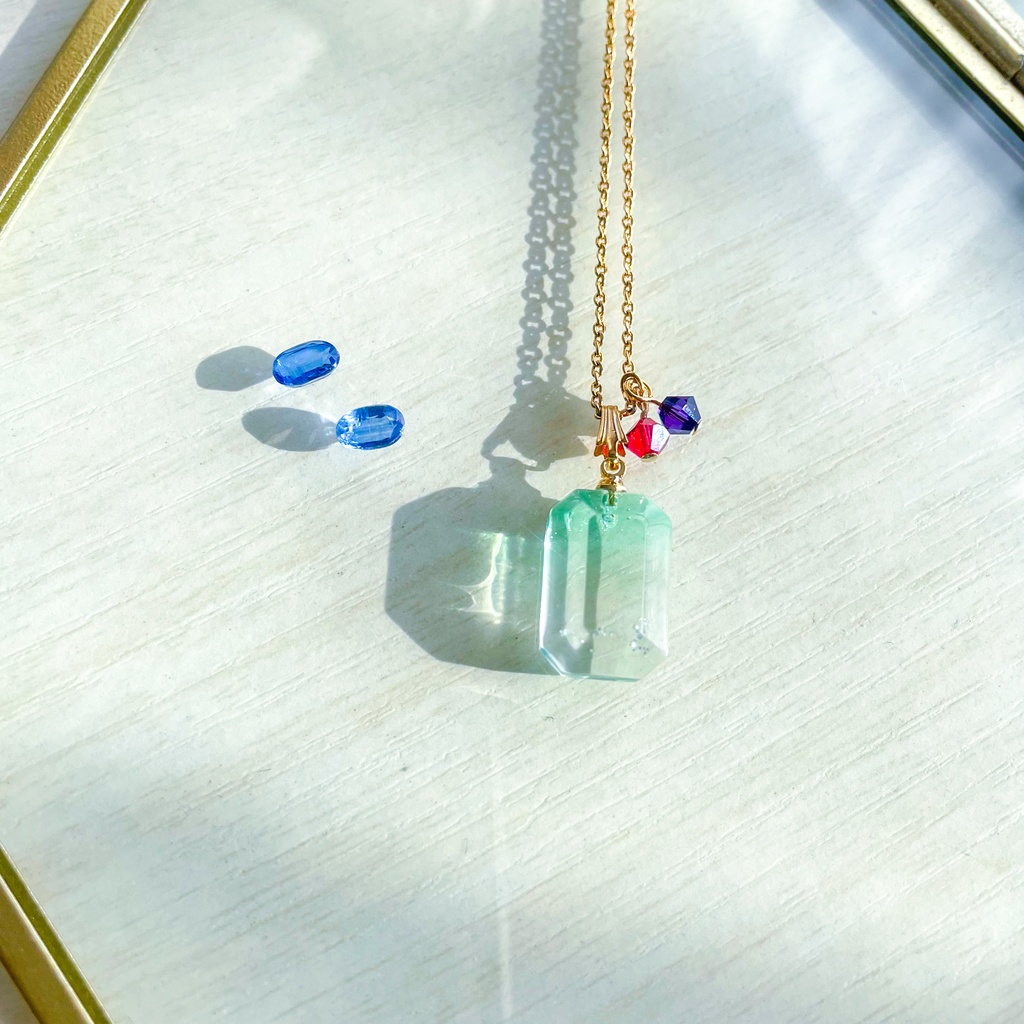 瞳の宝石ピアス・ネックレス-自由⑤-