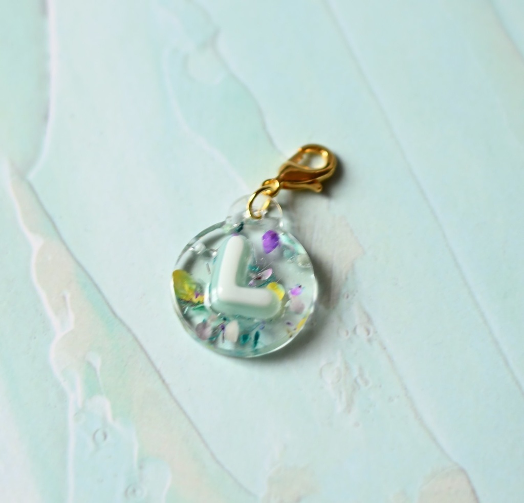 【L】文字　ドライフラワーチャーム