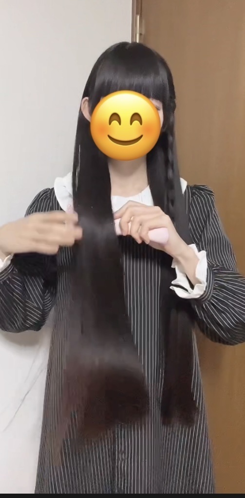 髪を梳かす動画（音あり）