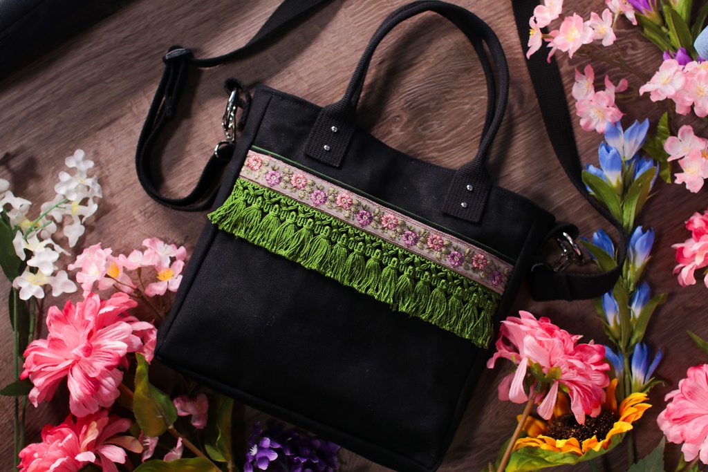 雨と雲のスクエアポシェット