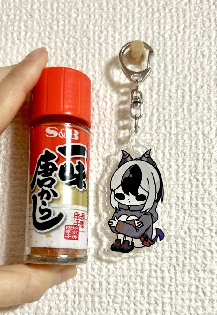お座りカヨコアクキー