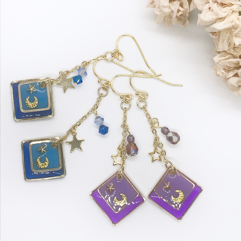月と星のゆらゆらレジンピアス