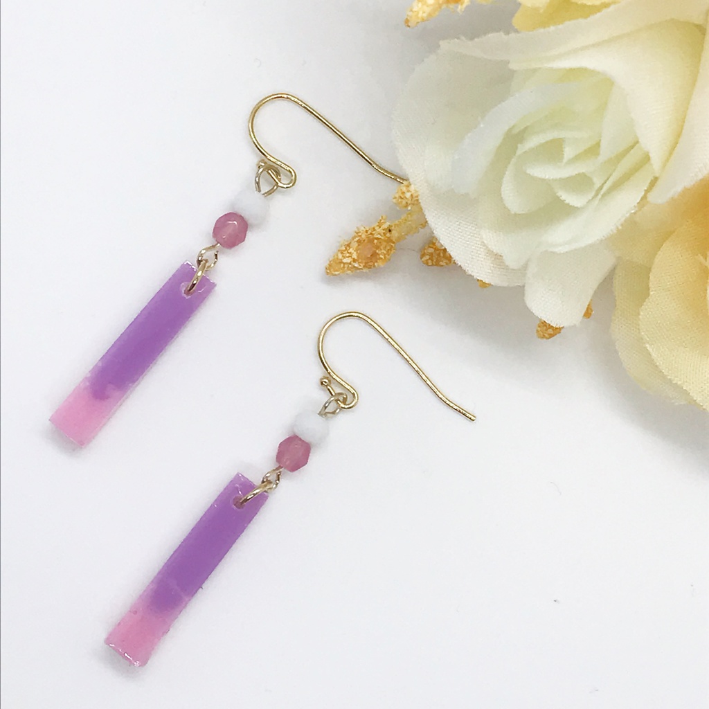 紫 ピンクの最強女の子カラーピアス Idly Cafe And Bar Booth