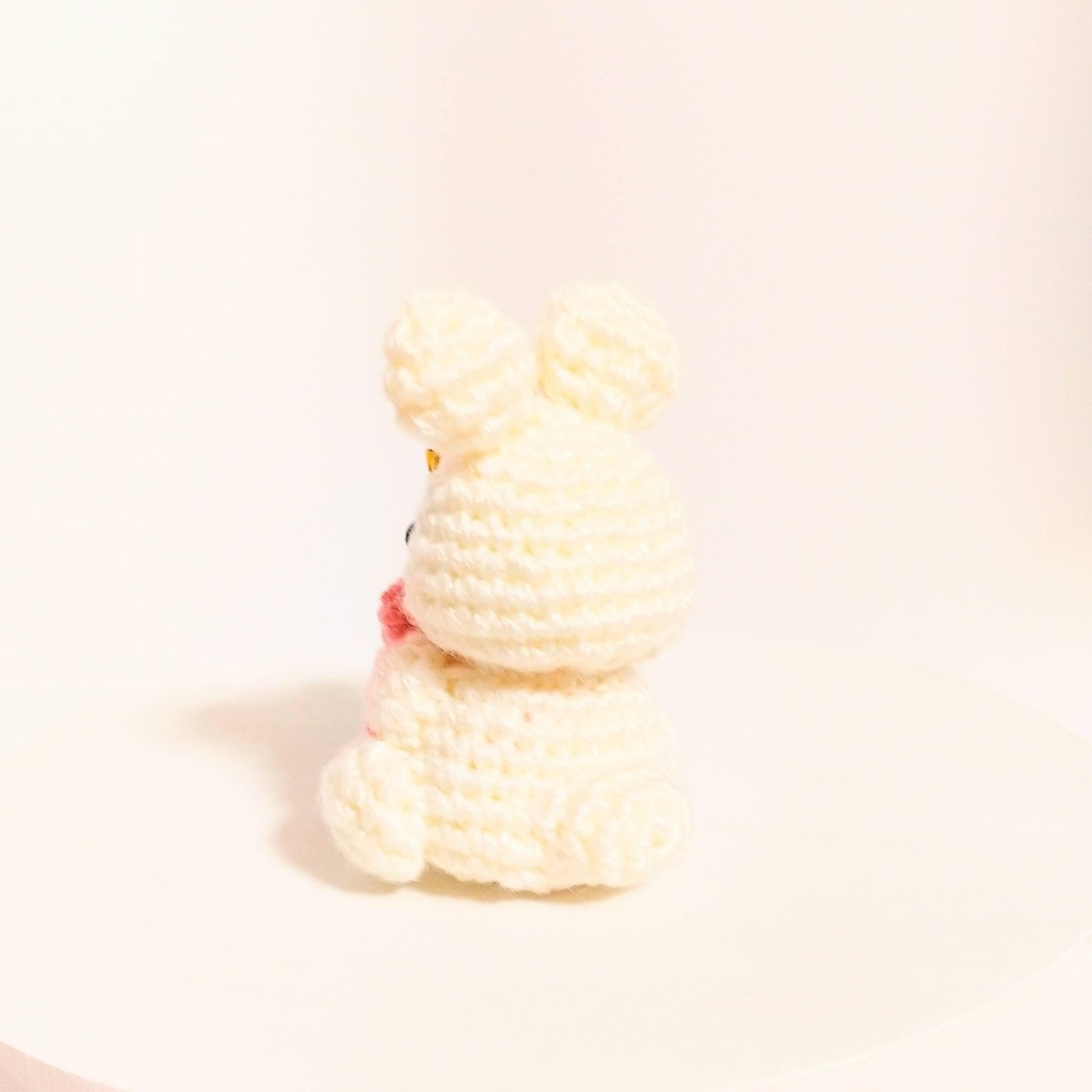 ✿ 受注制作 ✿ リボンのあみぐるみうさぎストラップ * 立ち耳 ✿