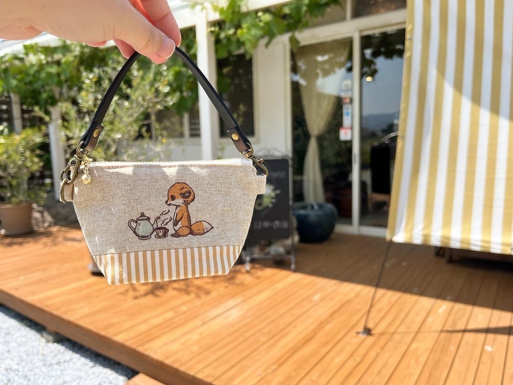 キツネのポーチ