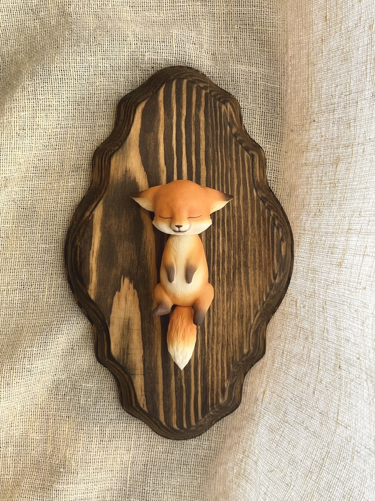 へそ天アカギツネ