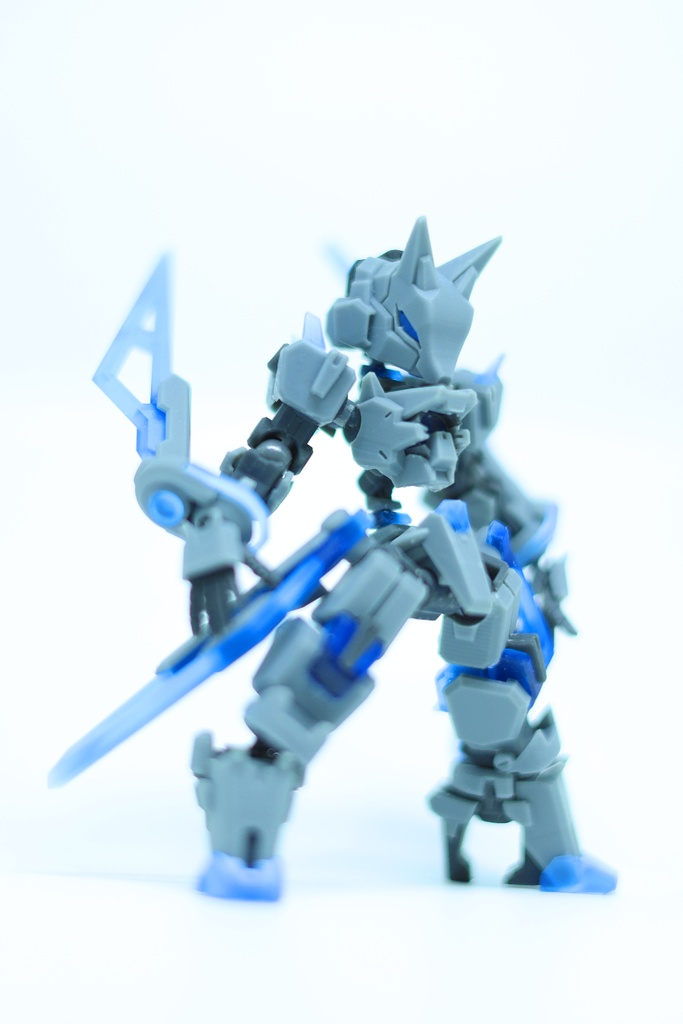 エンボディフレーム「飯綱-イヅナ-」Discolor【鈍】 組み立てカラーキット【武器セット同梱】