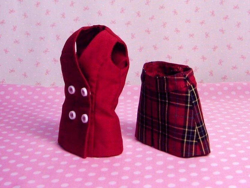 Barbie用　Ａラインチェックのスカート　レッド