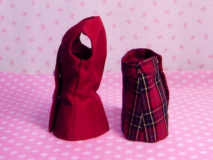 Barbie用　Ａラインチェックのスカート　レッド