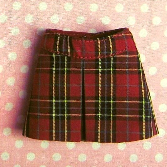 Barbie用　Ａラインチェックのスカート　レッド