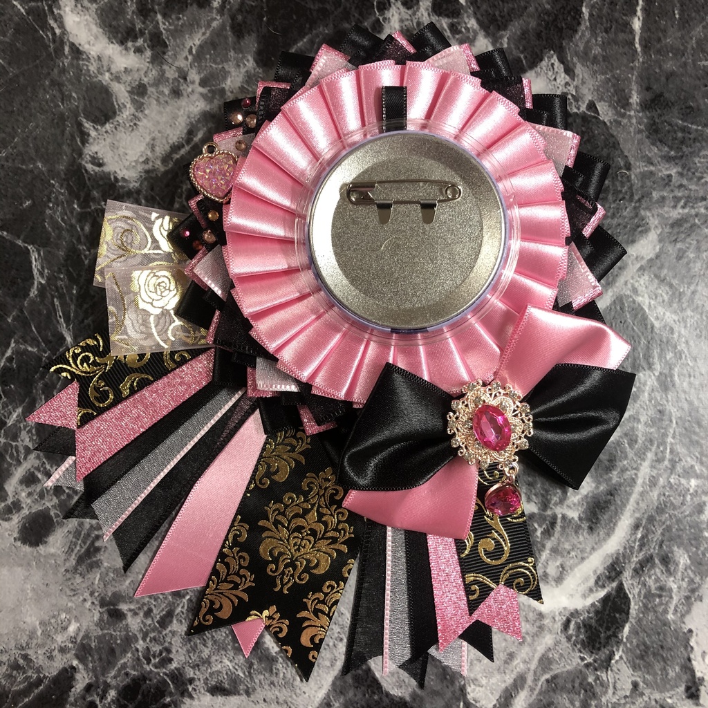 ロゼット Sタイプ 缶バッジ57〜75mm カラー:ピンク×黒