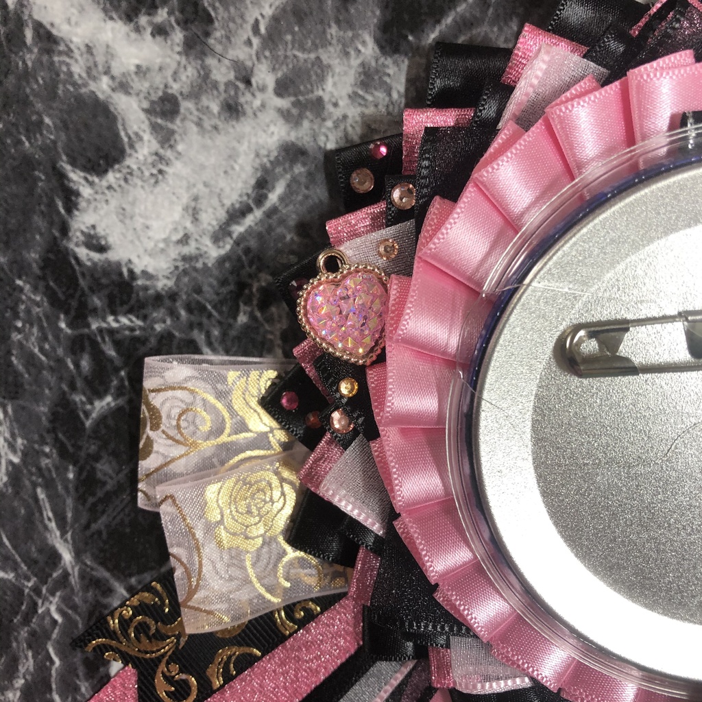 ロゼット Sタイプ 缶バッジ57〜75mm カラー:ピンク×黒