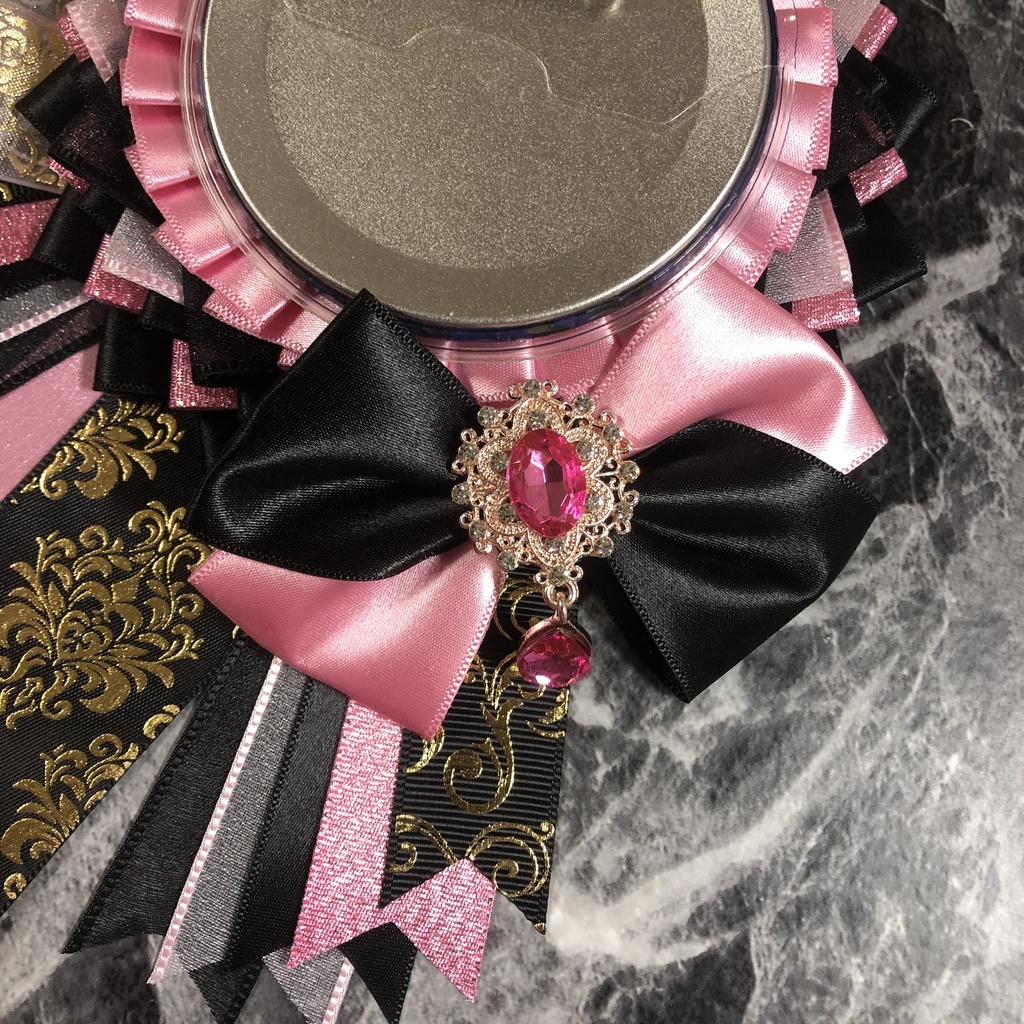 ロゼット Sタイプ 缶バッジ57〜75mm カラー:ピンク×黒