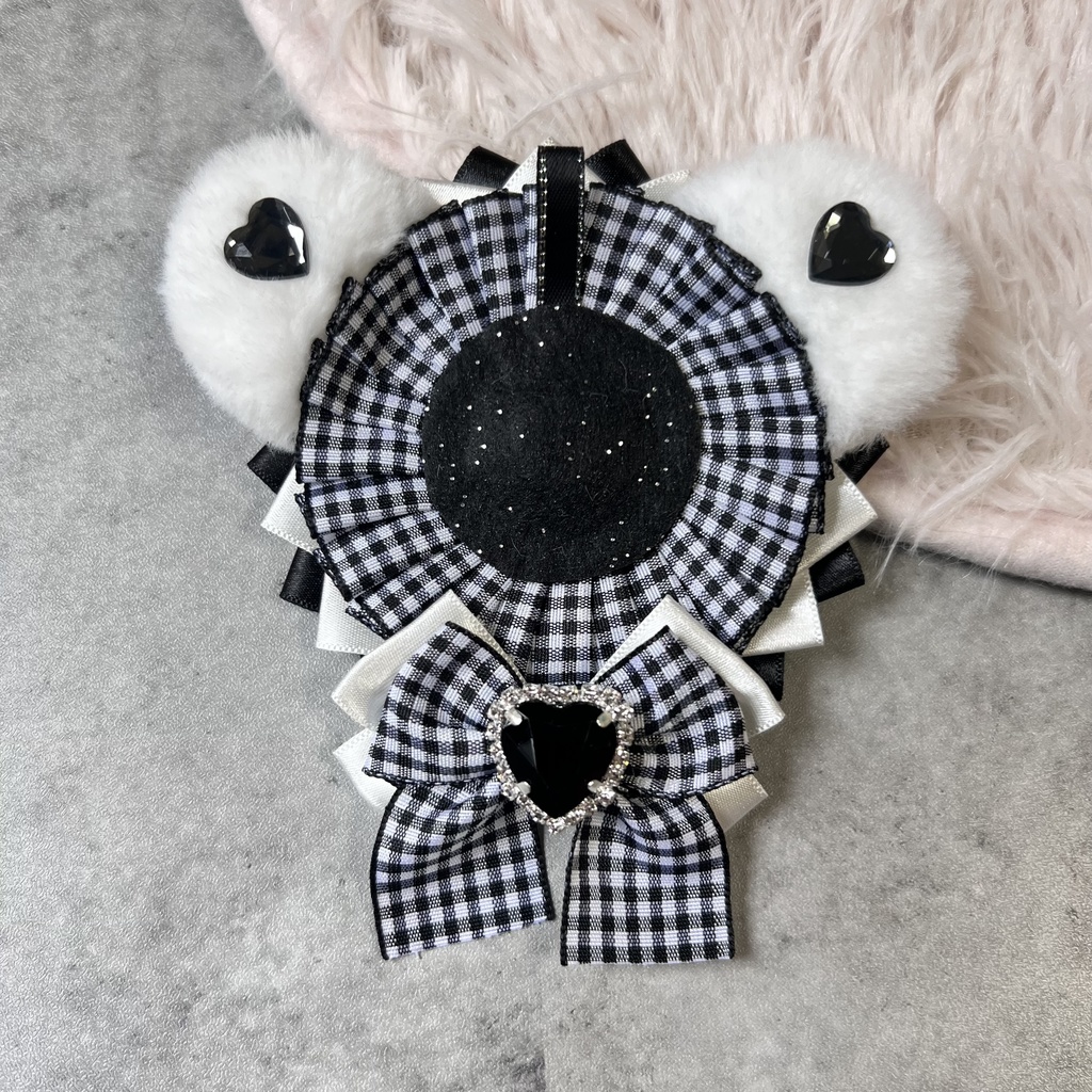 痛ロゼット　黒 チェック柄　くま　くま耳　57mm