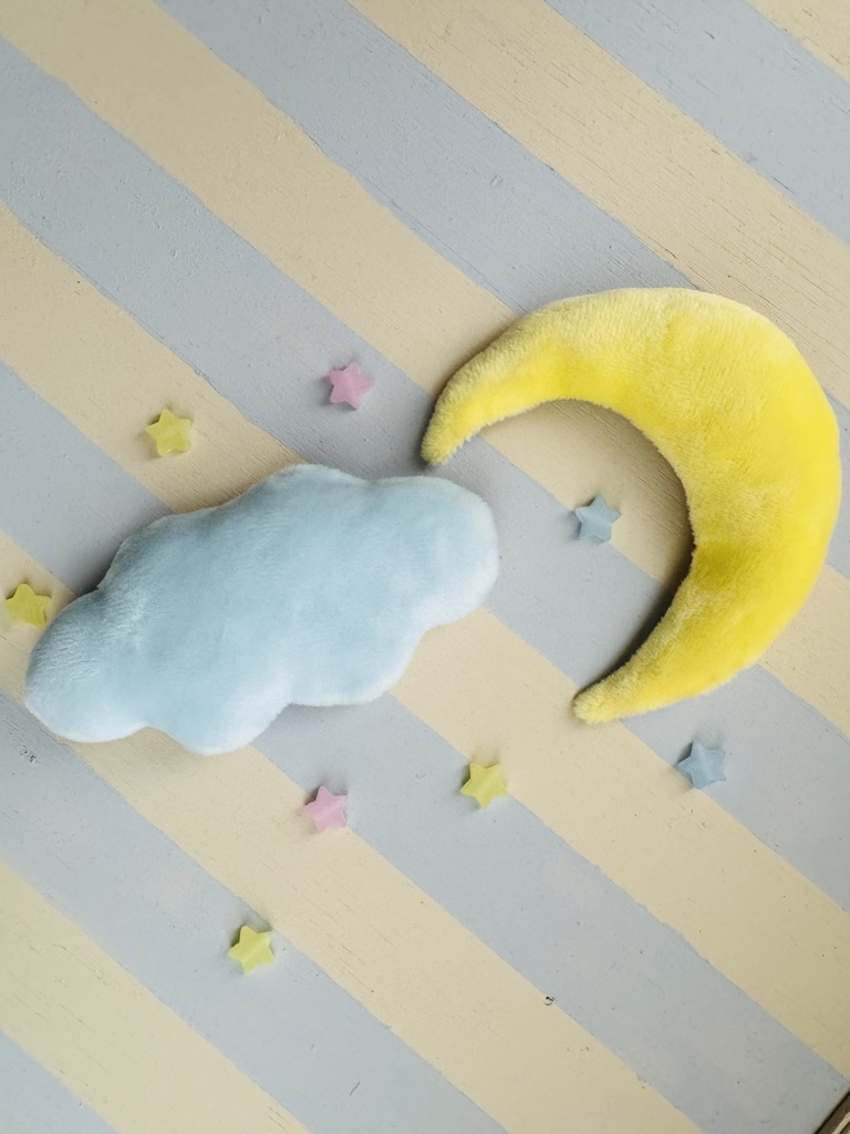 お月さまと雲のクッション