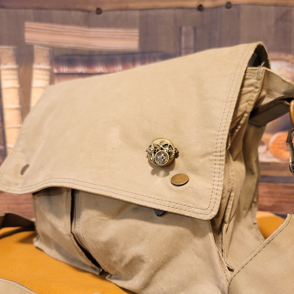 ルーペと回転する歯車(ブローチ)