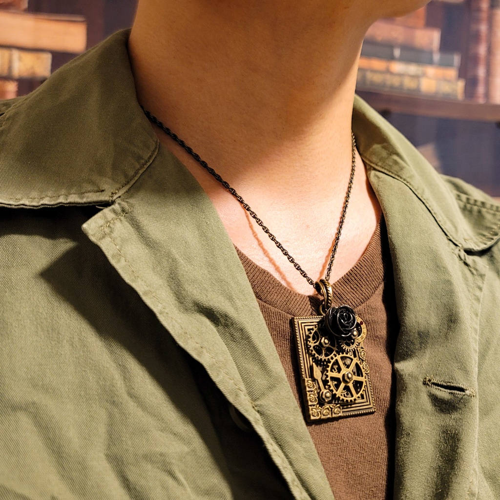 ブラックバカラとフレームインギア(ネックレス)