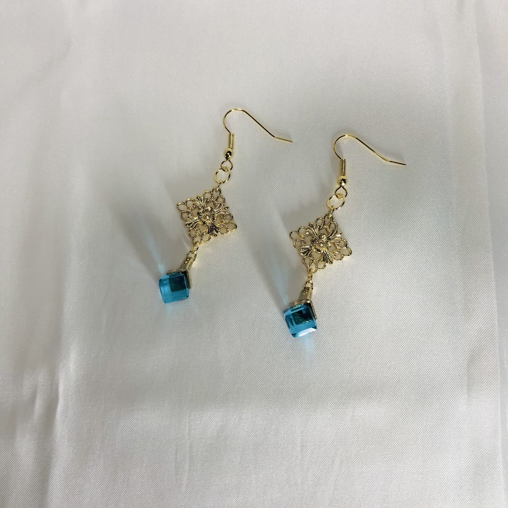 No.649 ハンドメイド ピアス 清純 イヤリング アネモネ ブルー