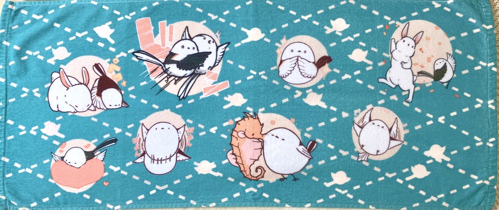 はしゃぐシマエナガフェイスタオル