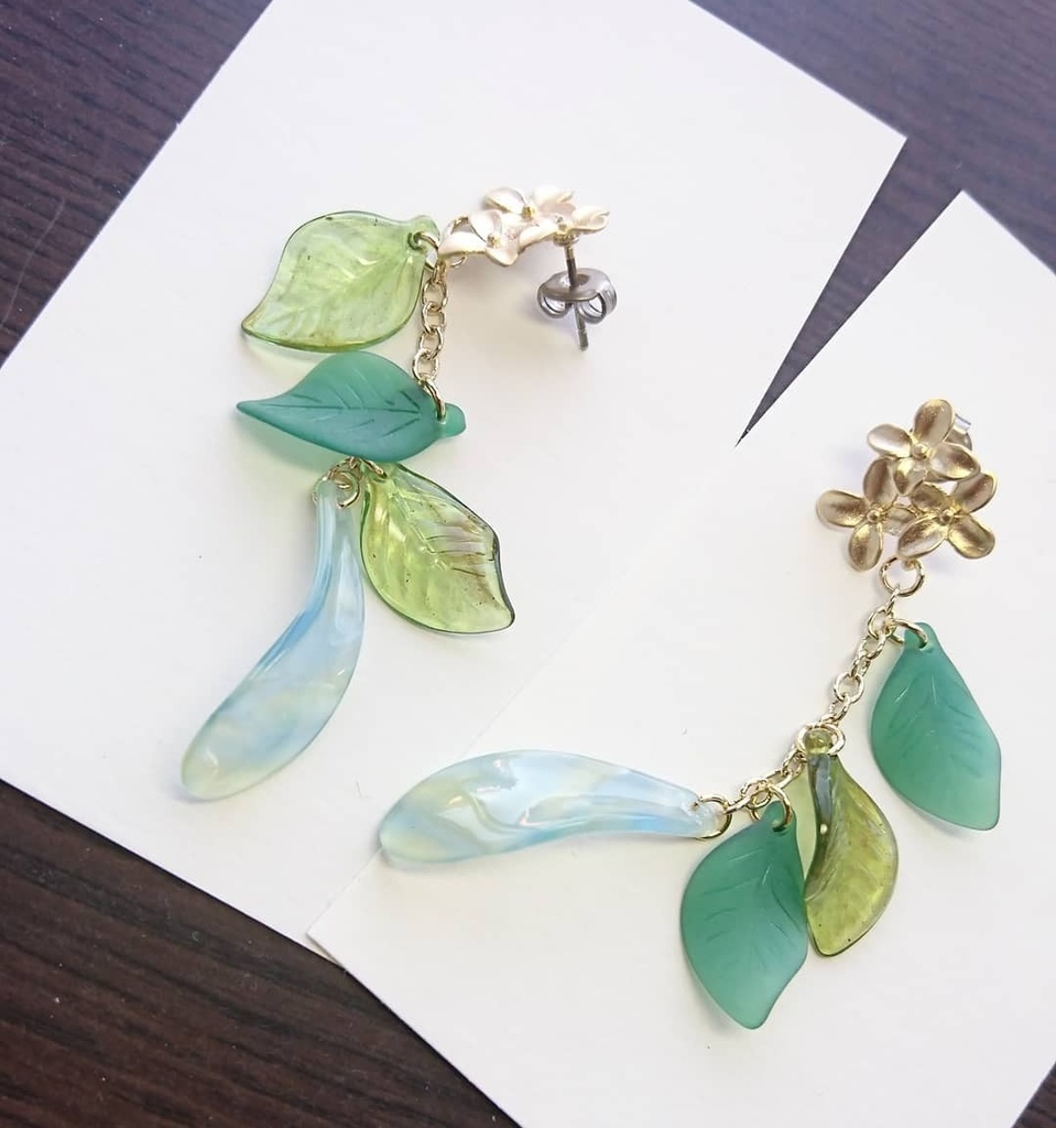 植物のピアス