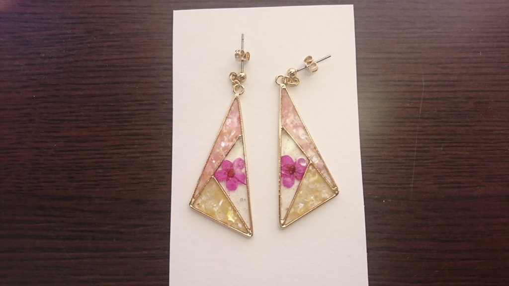 ドライフラワーのピアス