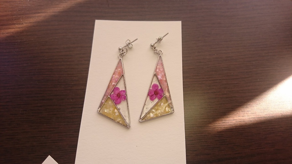 ドライフラワーのピアス