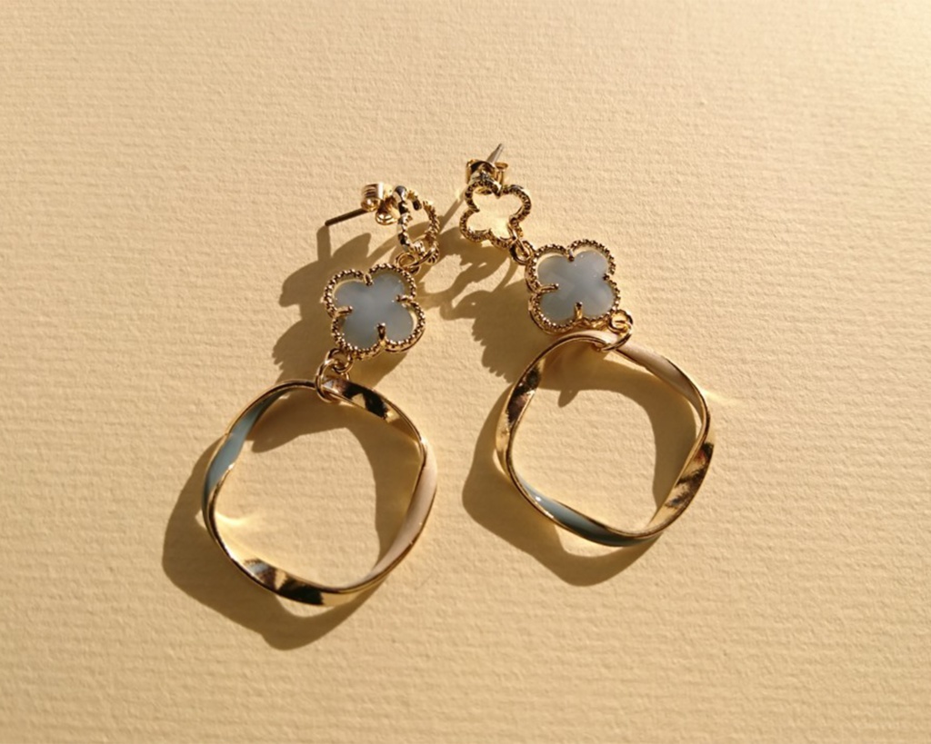 ブルーフラワーのピアス