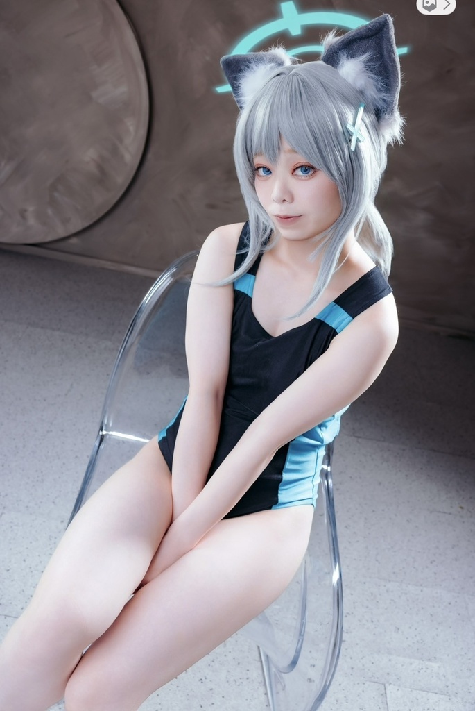 せんアカ16新刊 砂狼シロコ(水着シロコ)コスプレ写真集「まだ暑いから。」
