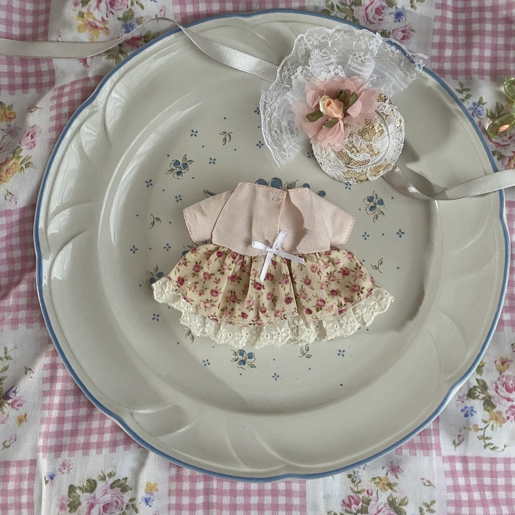 ローズレースのアンティークドレス ぬい服