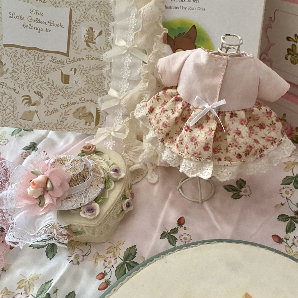 ローズレースのアンティークドレス ぬい服